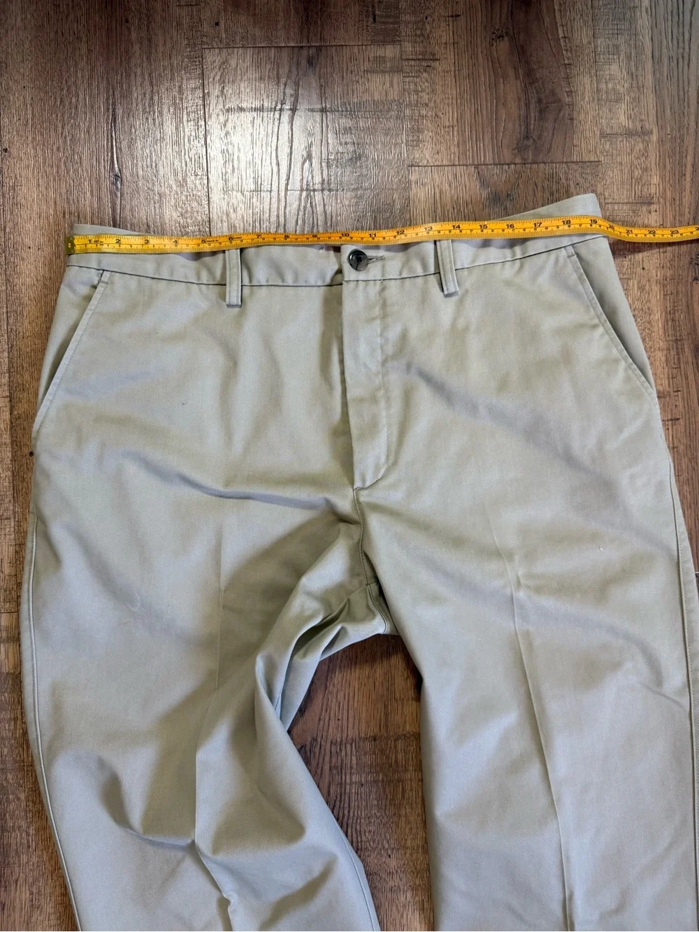 ST. JOHN’S BAY Worry Free Men's Beige Khakis Classic Fit Straight Twill 38